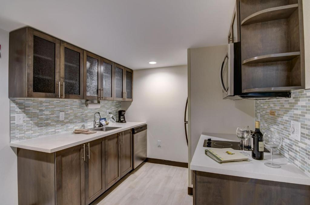 Candlewood Suites Richmond - West Broad, an IHG Hotel photo 1