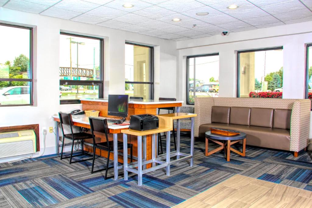 Holiday Inn Express Rochester - Greece, an IHG Hotel image