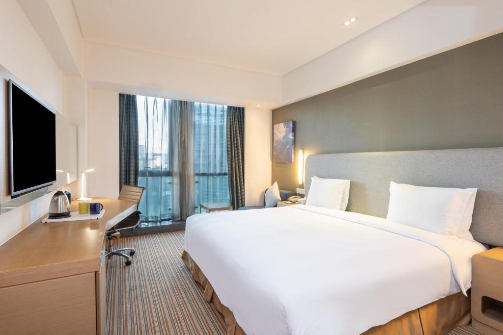 Двухместный (Улучшенный двухместный номер с 1 кроватью), Holiday Inn Express Shanghai Jinsha