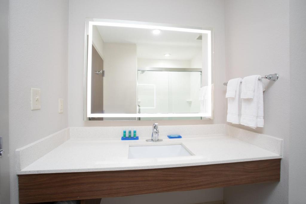 Holiday Inn Express Slidell, an IHG Hotel photo 3