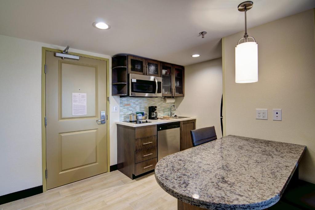 Candlewood Suites Richmond - West Broad, an IHG Hotel photo 4