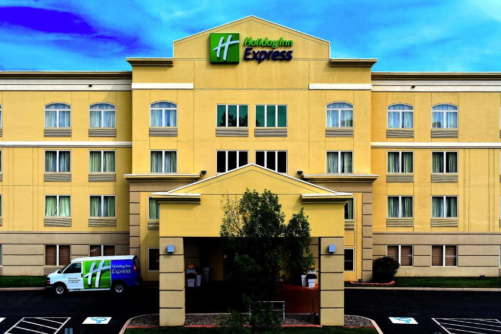 Holiday Inn Express Syracuse Fairgrounds, an IHG Hotel image