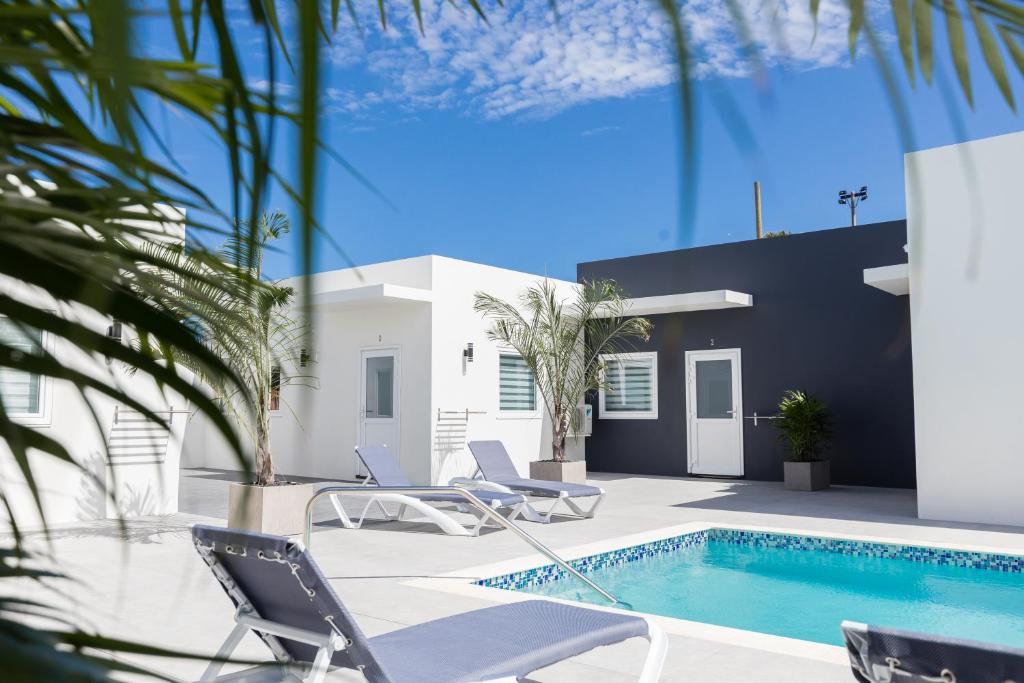 The Palm Leaf Apartments photo 1