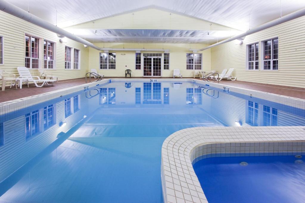 Holiday Inn Express St Ignace-Lake Central, an IHG Hotel photo 1
