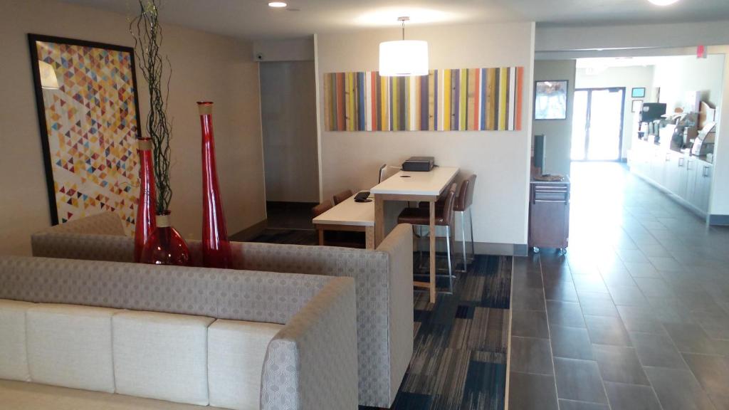 Holiday Inn Express & Suites - Muncie, an IHG Hotel photo 4