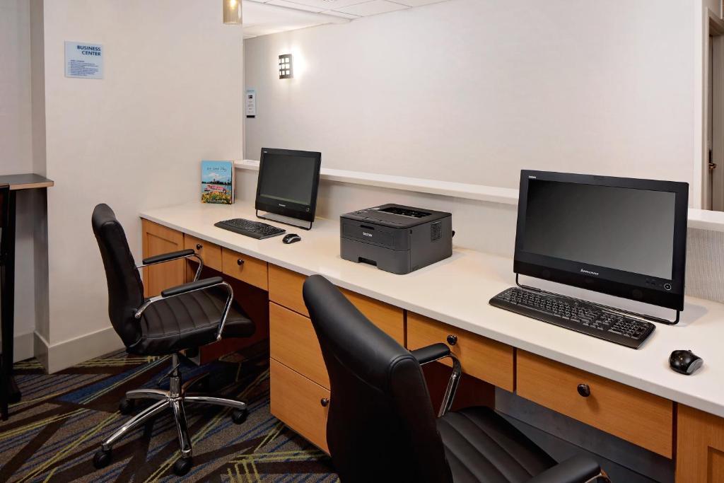 Holiday Inn Express Harrisburg East, an IHG Hotel photo 4