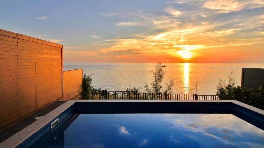 Вилла (Вилла «Оушен Сансет» с бассейном), Курортный отель Holiday Inn Resort Phi Phi Island