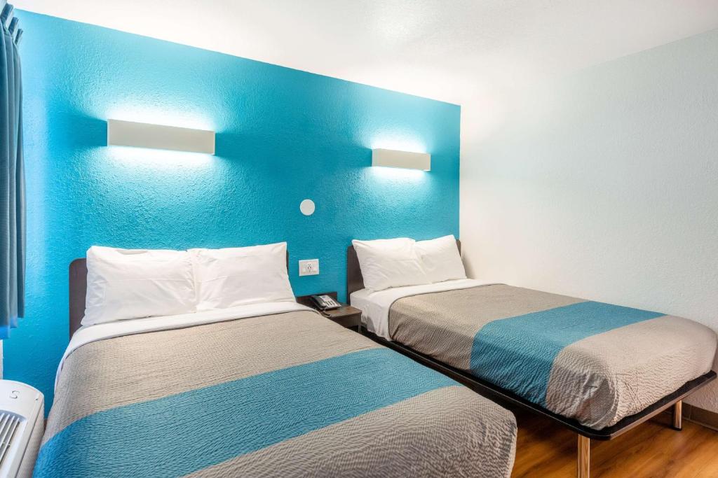 Motel 6-Valdosta, GA - University photo 1