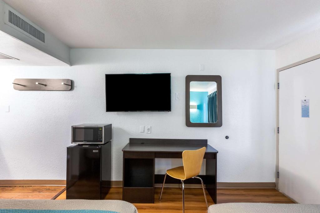 Motel 6-Valdosta, GA - University photo 4