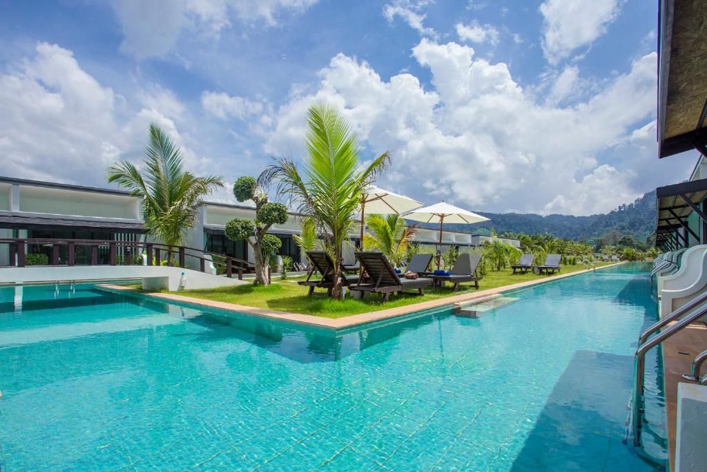The La Valle'e Resort - Tap to explore photos