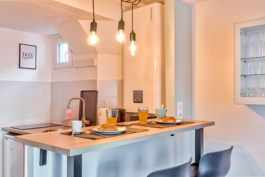 Studio cosy en plein cœur historique de Pontoise - Thumbnail image