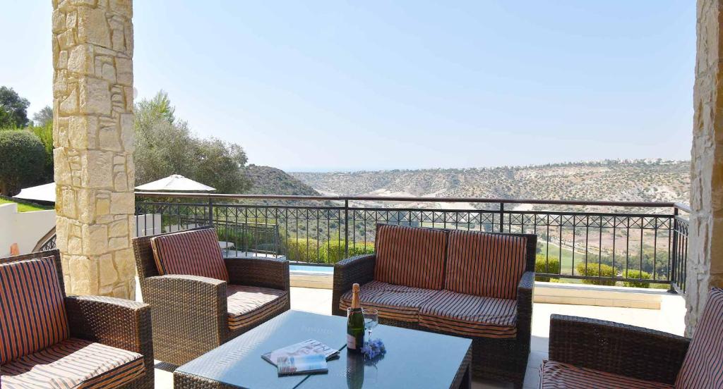 4 bedroom Villa Kourion with private pool, Aphrodite Hills Resort photo 1
