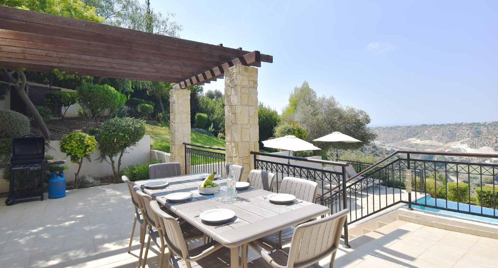 4 bedroom Villa Kourion with private pool, Aphrodite Hills Resort photo 2