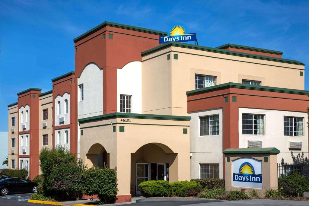 Days Inn by Wyndham Fremont image