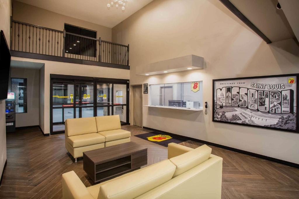 Super 8 by Wyndham St. Louis North photo 4