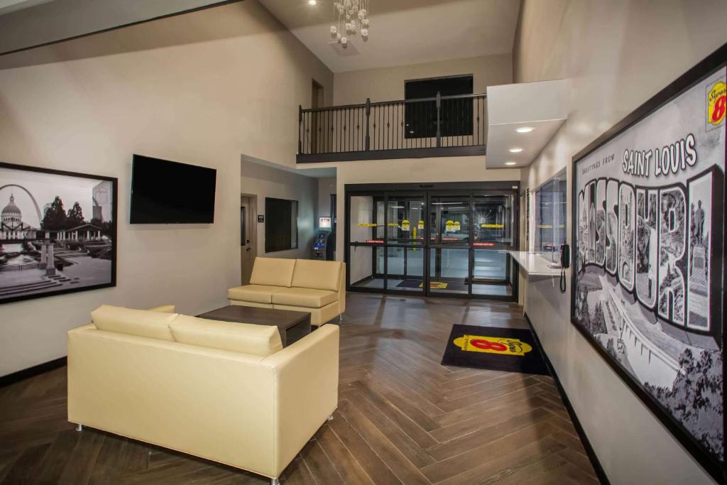 Super 8 by Wyndham St. Louis North photo 3