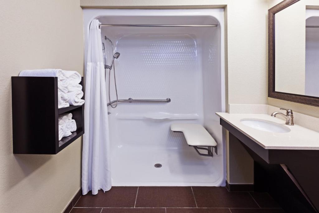 Staybridge Suites Tulsa-Woodland Hills, an IHG Hotel photo 4