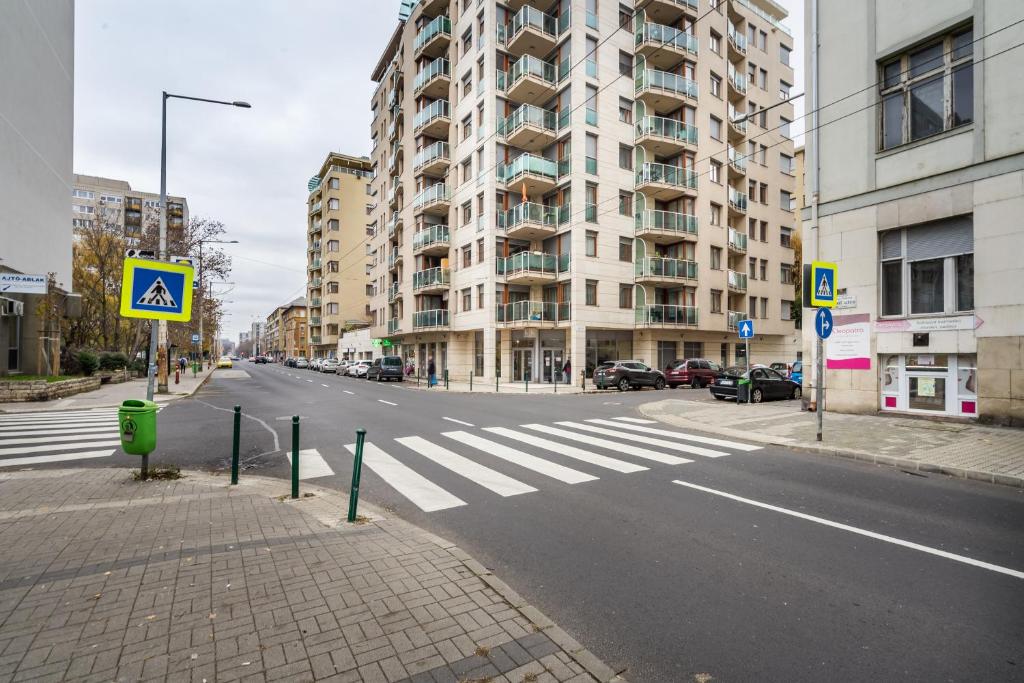 Apartment Downtown Karpat 9 - Tap to explore photos