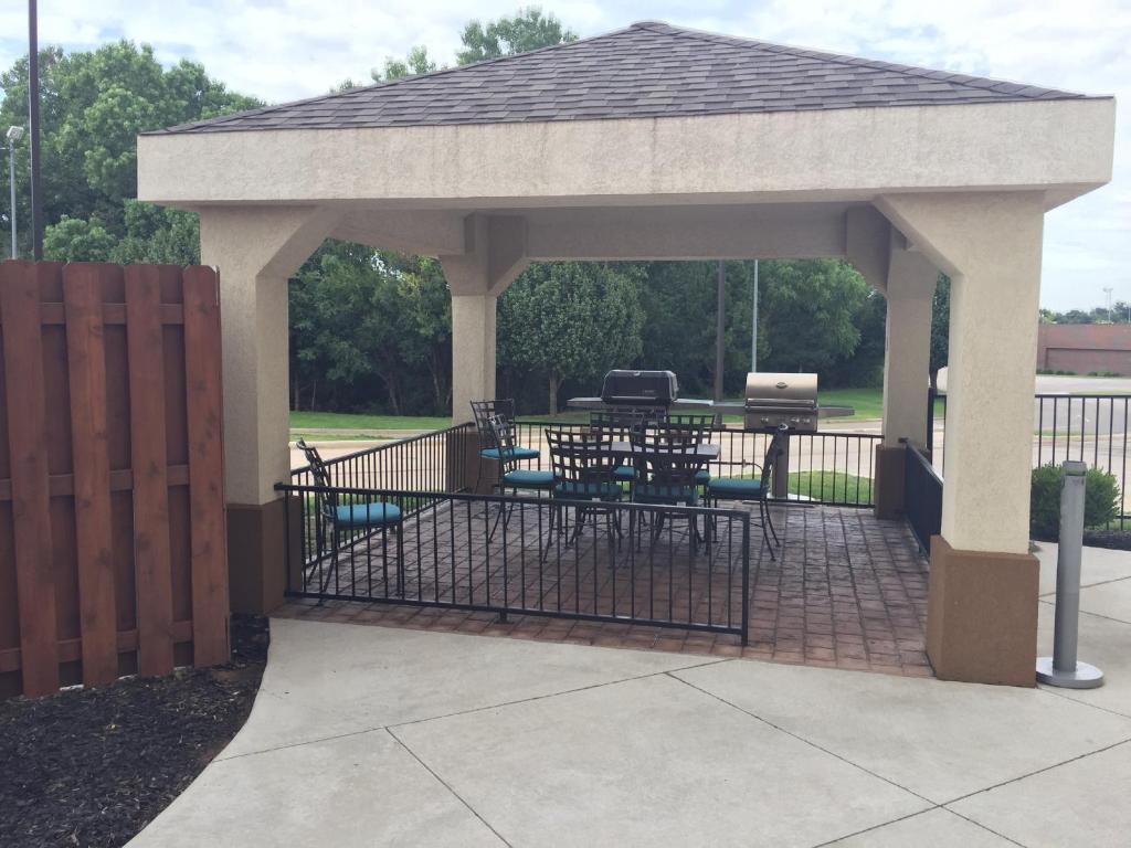 Candlewood Suites Woodward, an IHG Hotel photo 3