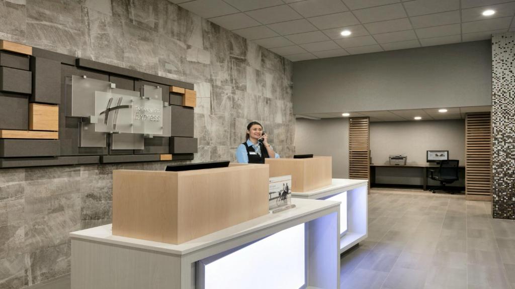 Holiday Inn Express - Williamsburg Busch Gardens Area, an IHG Hotel photo 3