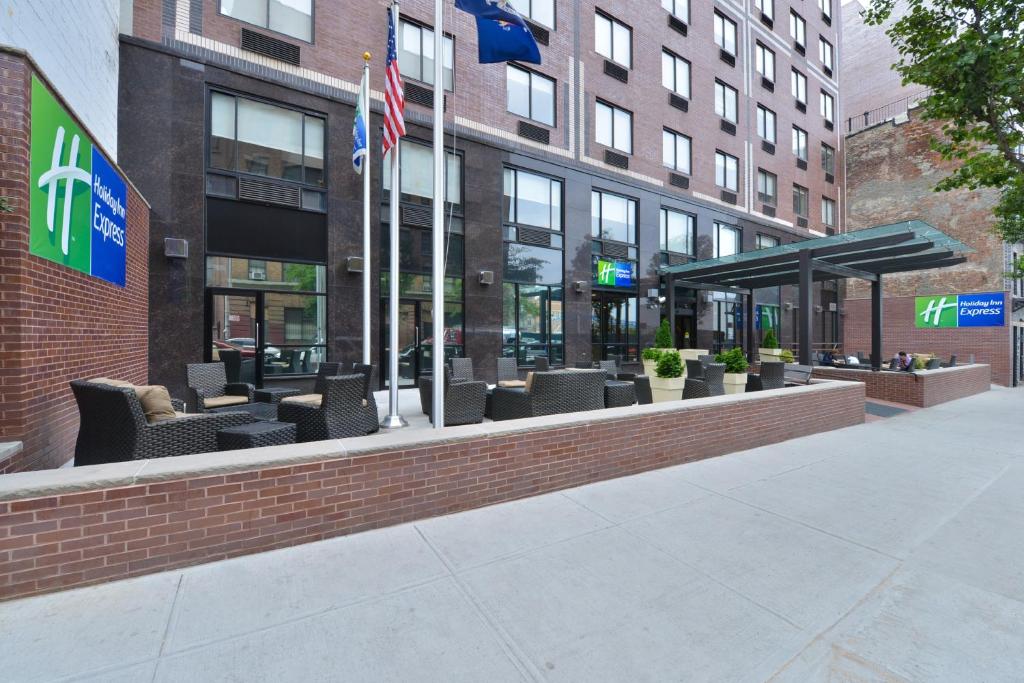 Holiday Inn Express New York - Manhattan West Side, an IHG Hotel image