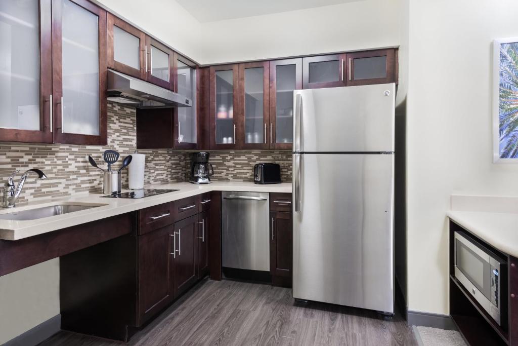 Сьюит (Люкс с 2 двуспальными кроватями – для некурящих), Staybridge Suites - Miami International Airport, an IHG Hotel