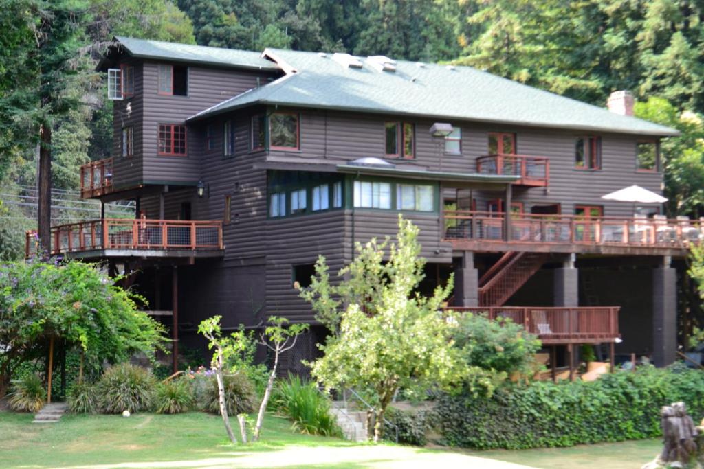 Guerneville Lodge photo 2