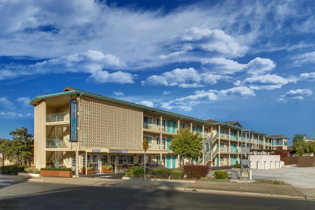 The Stevenson Monterey photo 4