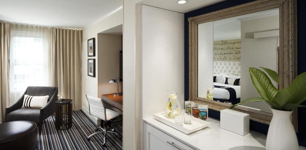 Двухместный (Номер Делюкс с кроватью размера «king-size»), Kimpton George Hotel, an IHG Hotel
