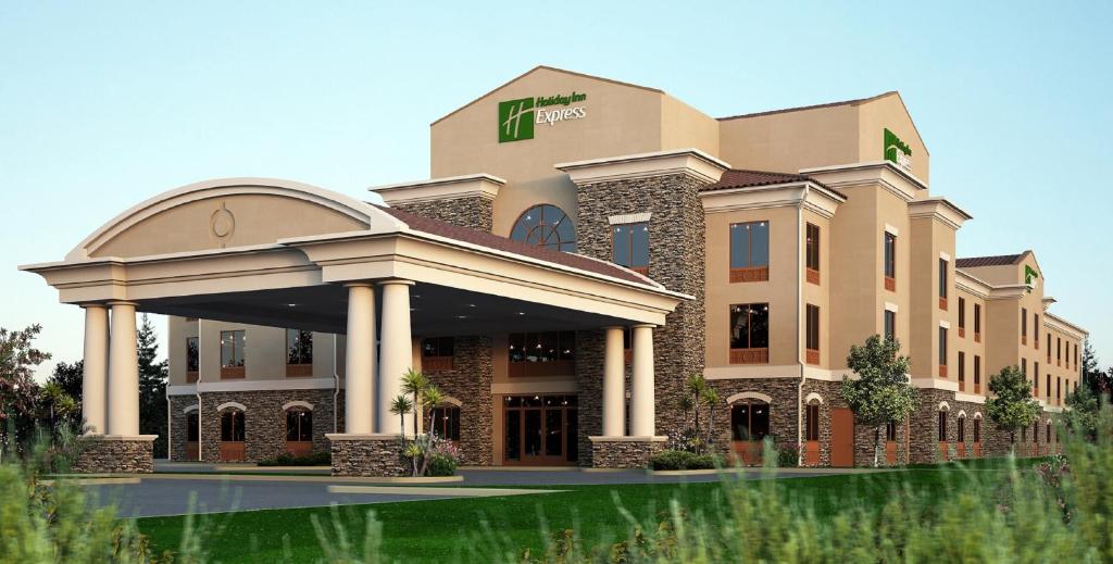 Holiday Inn Express & Suites Redding, an IHG Hotel image