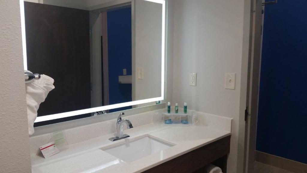 Holiday Inn Express Slidell, an IHG Hotel photo 1