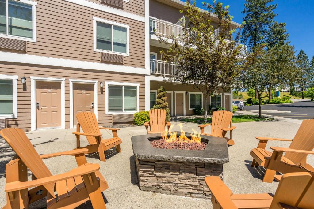 Holiday Inn Express & Suites Interstate 90, an IHG Hotel image