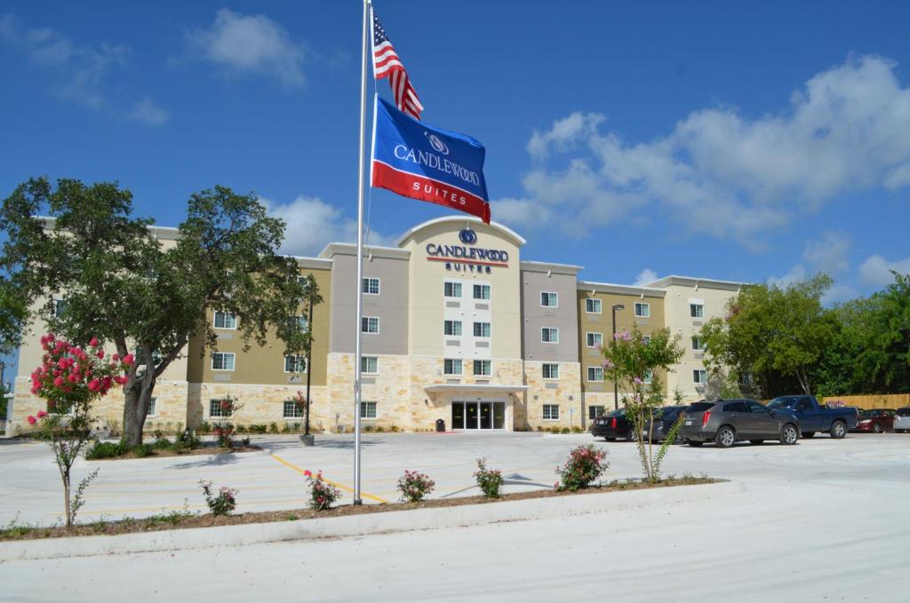 Candlewood Suites San Antonio Airport, an IHG Hotel image