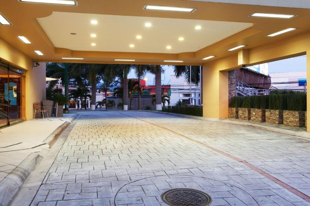 Holiday Inn San Salvador, an IHG Hotel photo 3