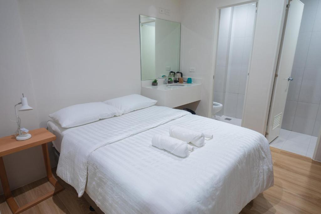 Двухместный (Улучшенный номер с кроватью размера «queen-size»), Arceli's Place - BGC Access