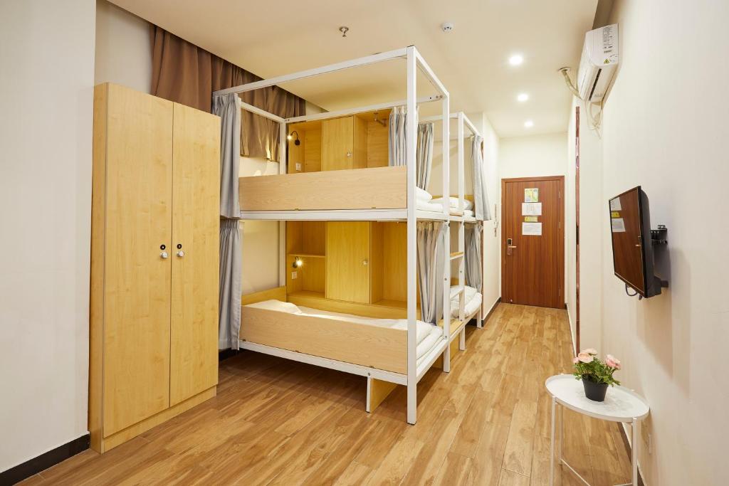 Номер (Кровать в общем 6-местном номере для женщин), Shanghai Meego Qingwen Hotel
