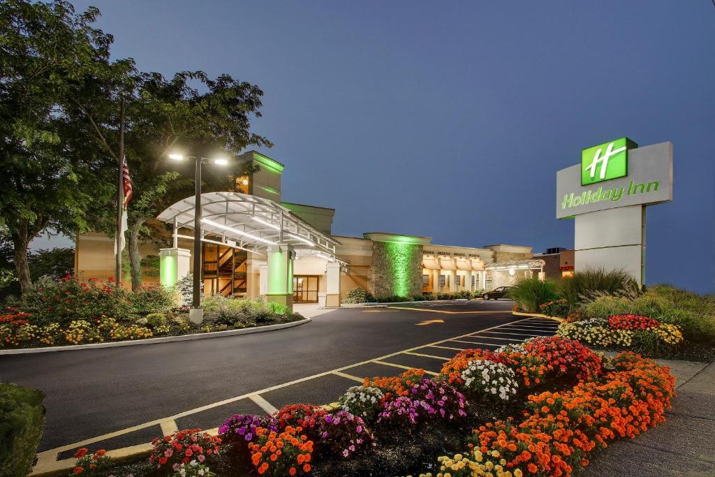 Holiday Inn Westbury - Long Island, an IHG Hotel image