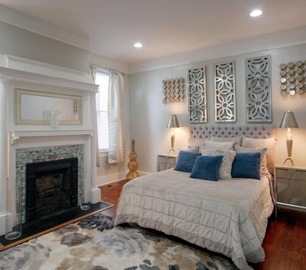 Huge 5 bed, 5 bath in Historic Downtown Savannah image