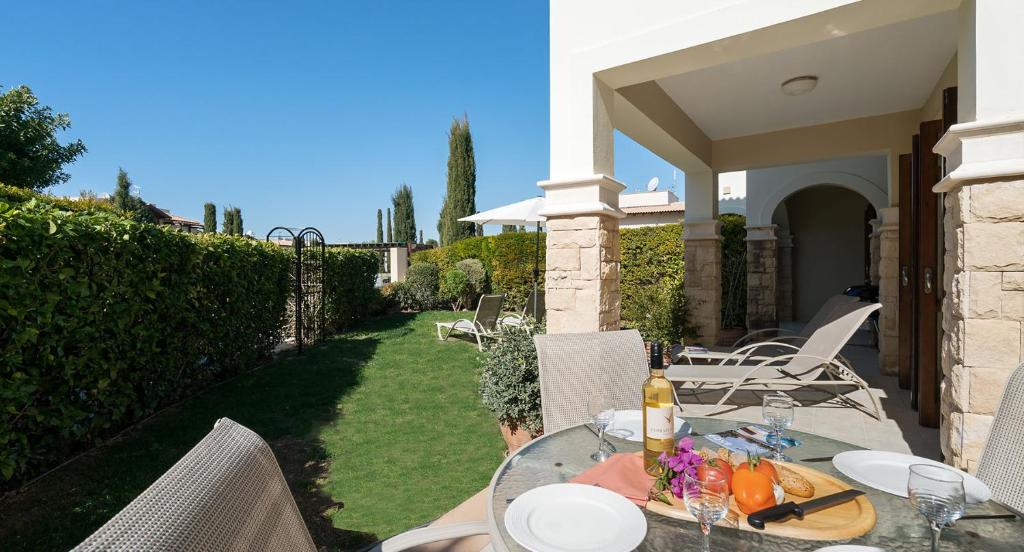 2 bedroom Apartment Helena with private garden, Aphrodite Hills Resort photo 3