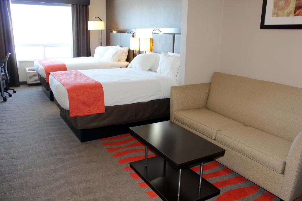 Chateau Inn & Suites Bonnyville photo 1