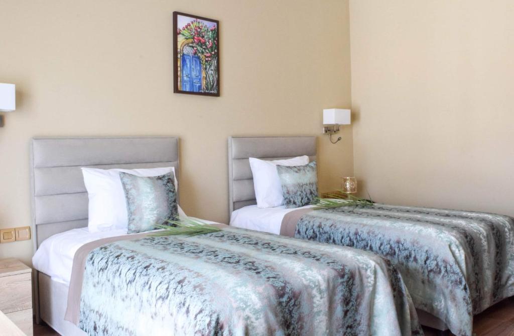 Golden Palms Guest House & Cafe photo 1
