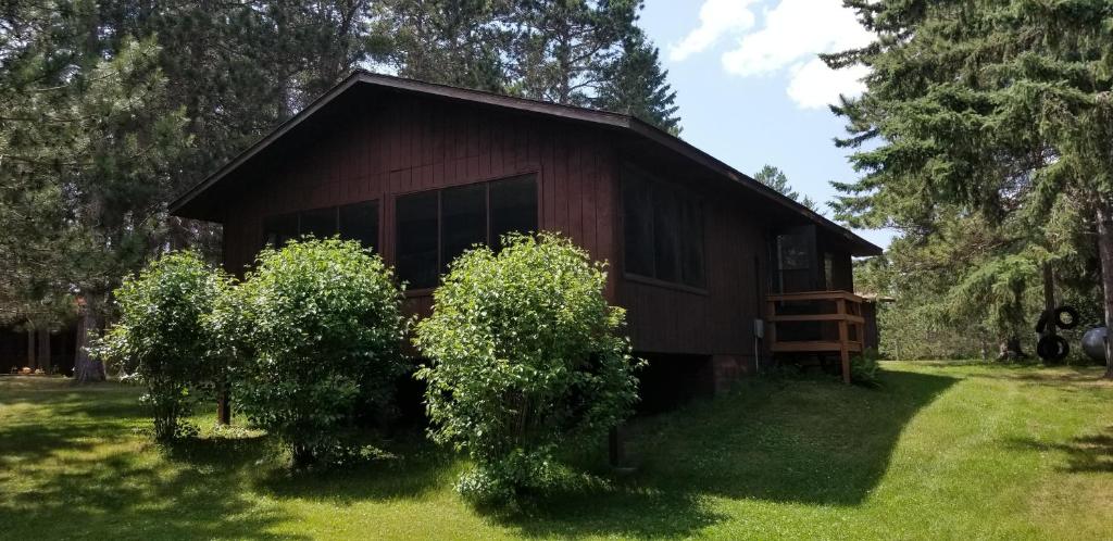 Evergreen Bay Resort Lake Cabin near Itasca photo 3