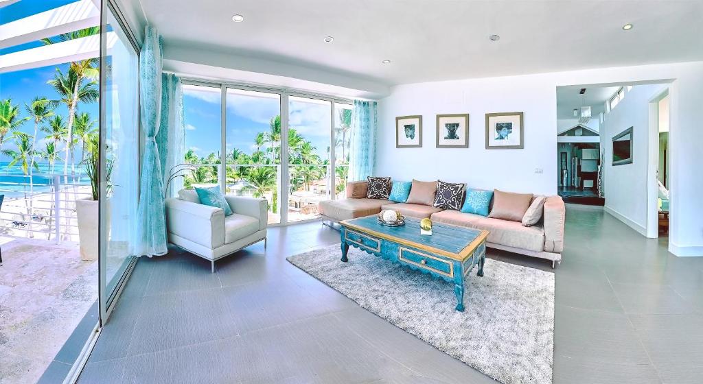 Incredible 4BR Beachfront Penthouse with Ocean View photo 4
