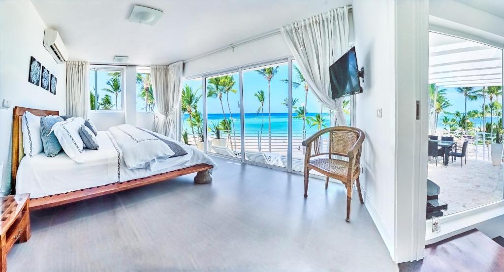 Incredible 4BR Beachfront Penthouse with Ocean View photo 2