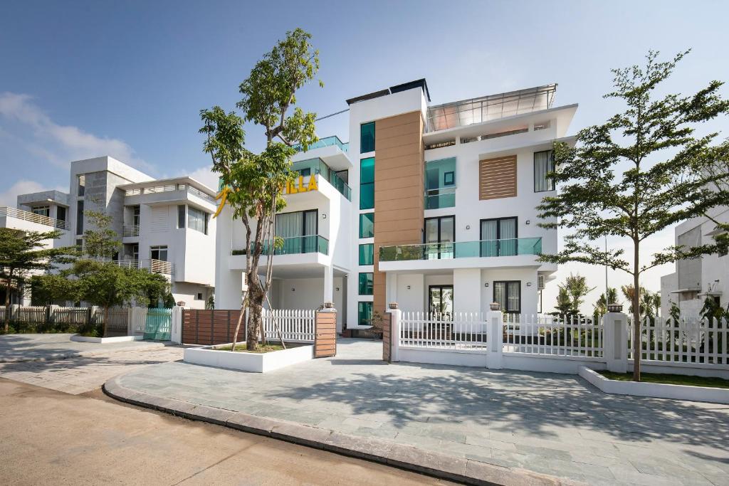 Tuan Chau Kingly Villa