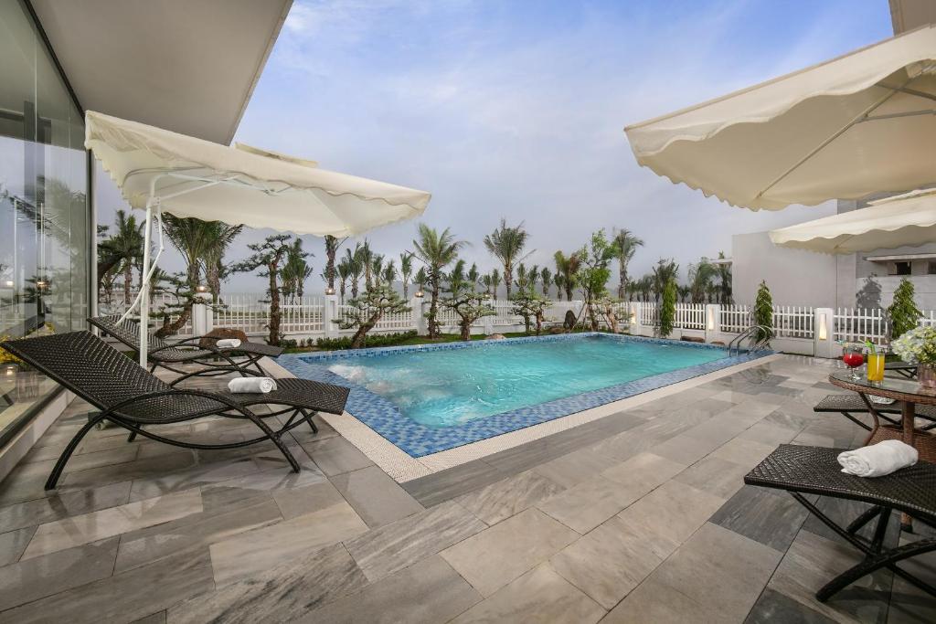 Tuan Chau Kingly Villa