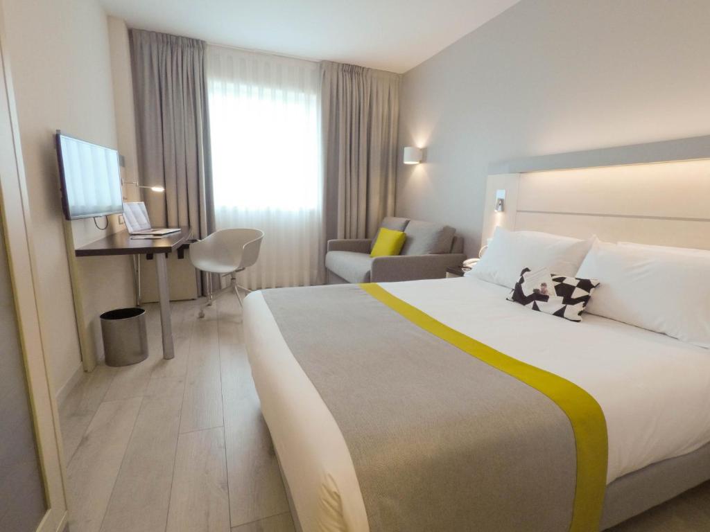 Holiday Inn Express Pamplona, an IHG Hotel photo 2