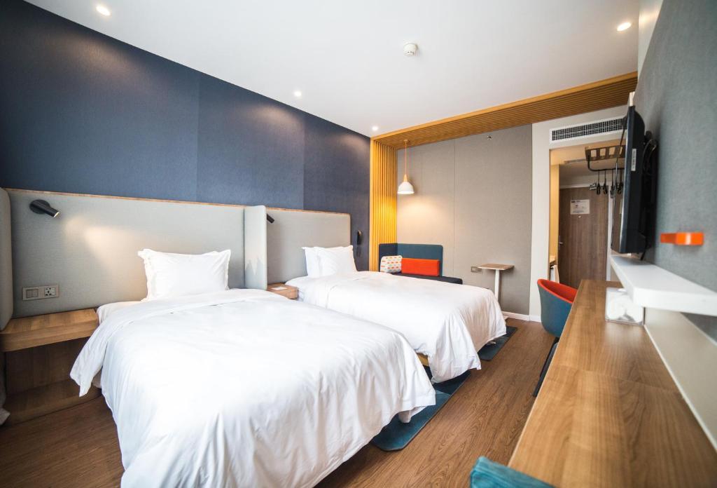 Holiday Inn Express Nanjing Xuanwu Lake, an IHG Hotel photo 1