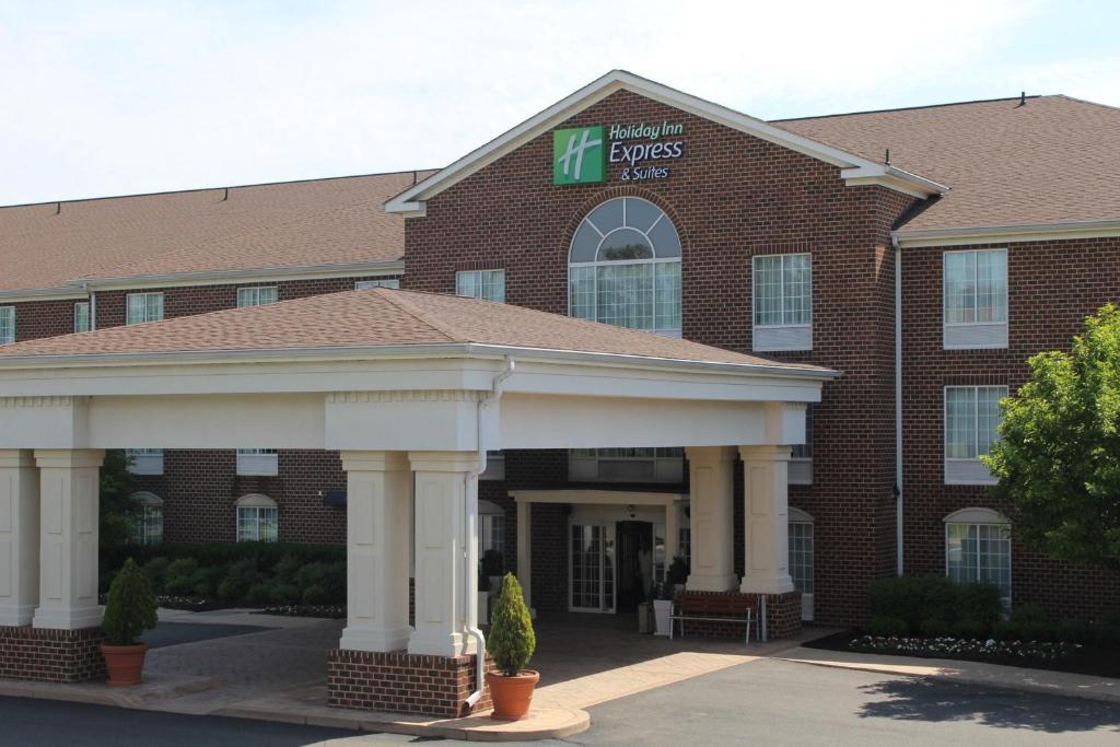 Holiday Inn Express Hotel & Suites Warrenton, an IHG Hotel image