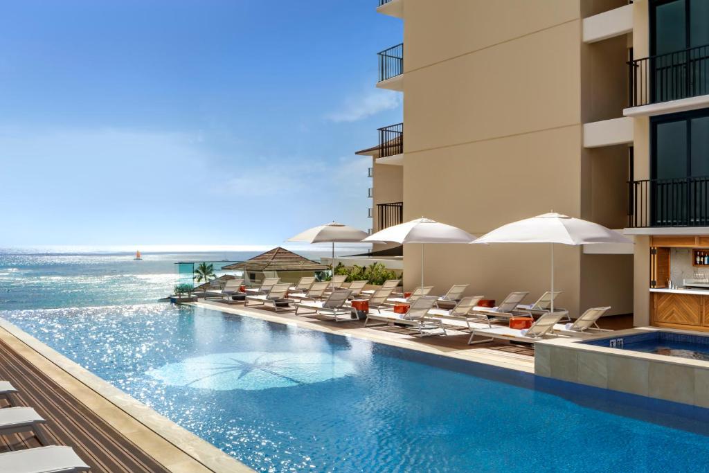 Halepuna Waikiki by Halekulani image